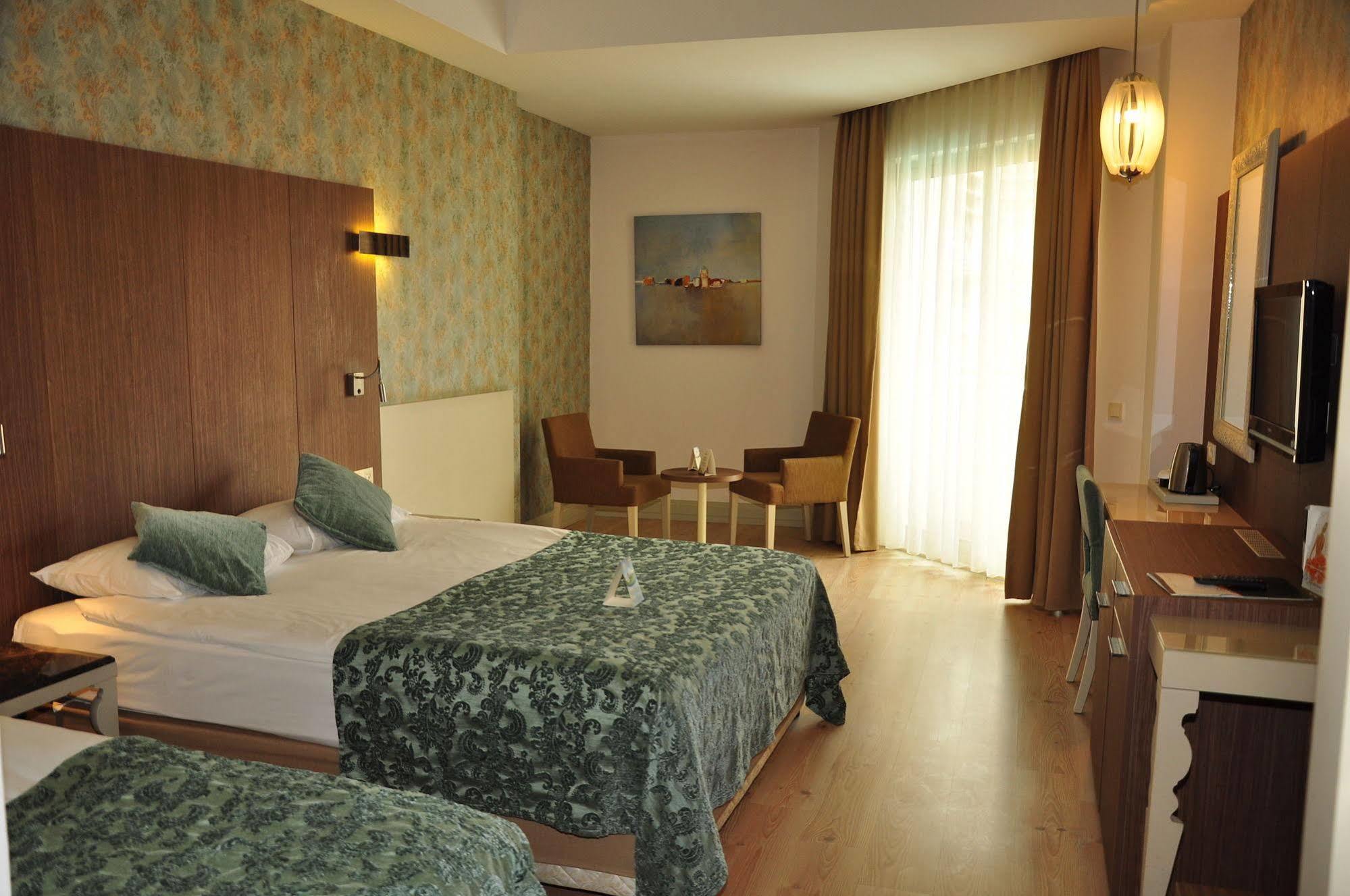 Port Side Resort Hotel Екстер'єр фото